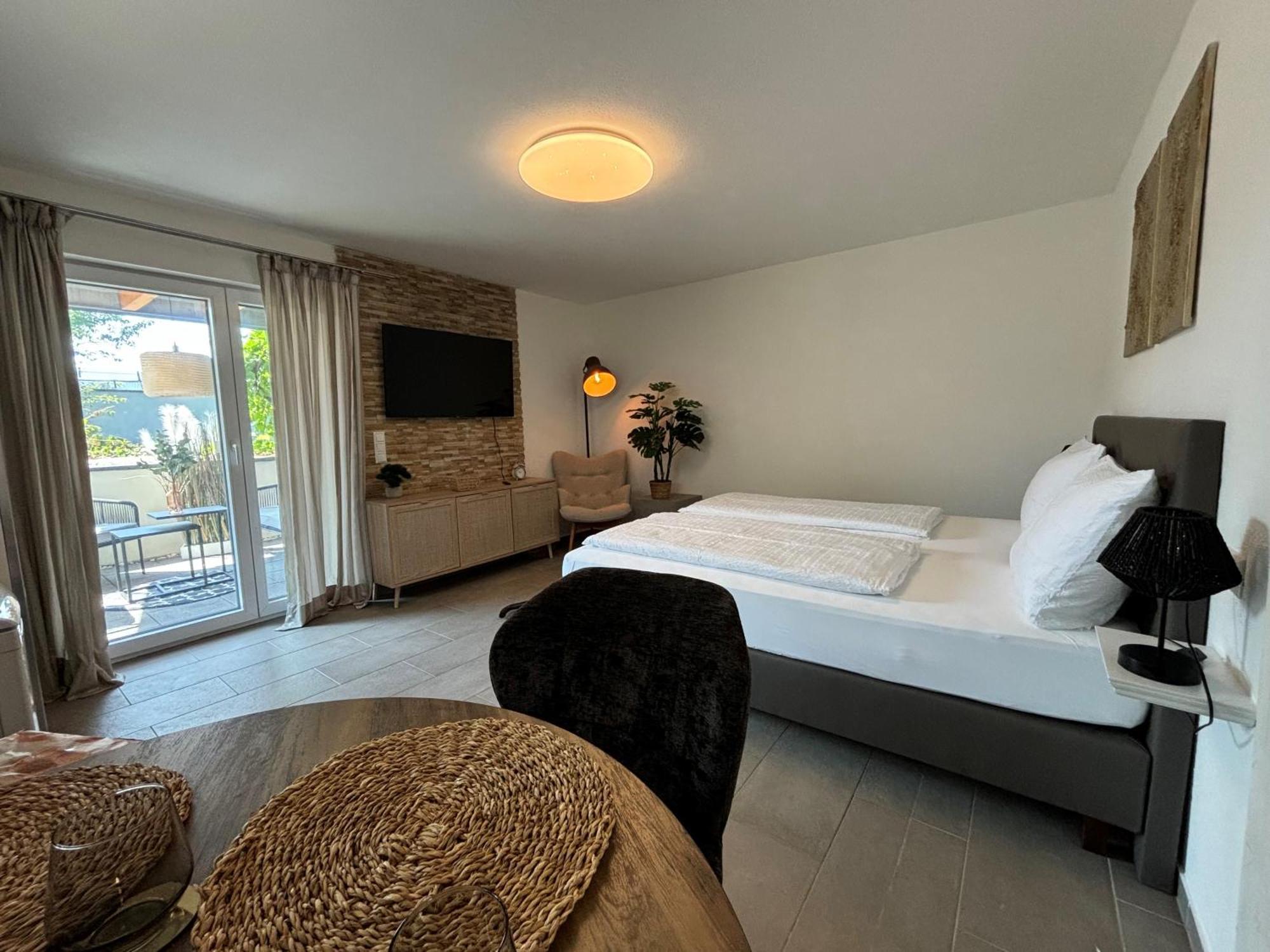 Blossom Apartment Garden View - Klimatisiert Friedrichshafen Bagian luar foto